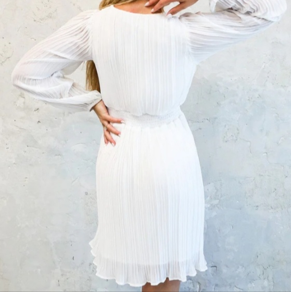 Elegant White Pleated Dress - Picture 5 of 5